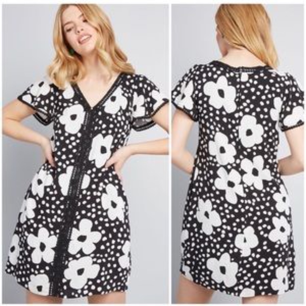 Modcloth Whimsical Wildflower Retro Dress Shift Black White Floral Pockets M